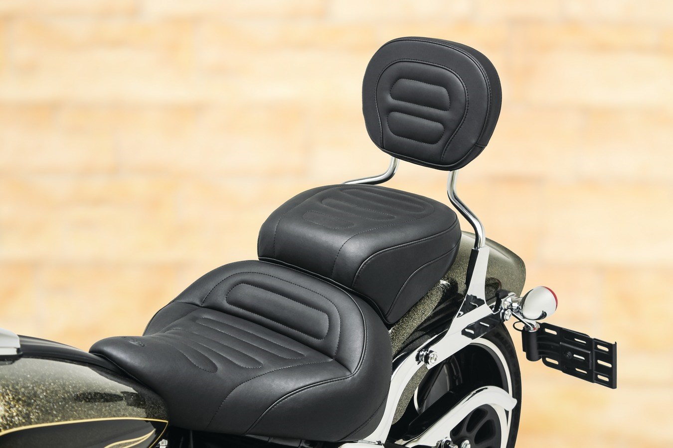 Mustang Black Passenger Pillion Solo Tour Seat Pad 13-17 Harley Softail Breakout 
